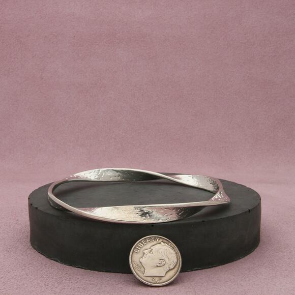 silpada sterling silver twisted ribbon bangle (b2827) bracelet size 7.75in - Picture 2 of 3